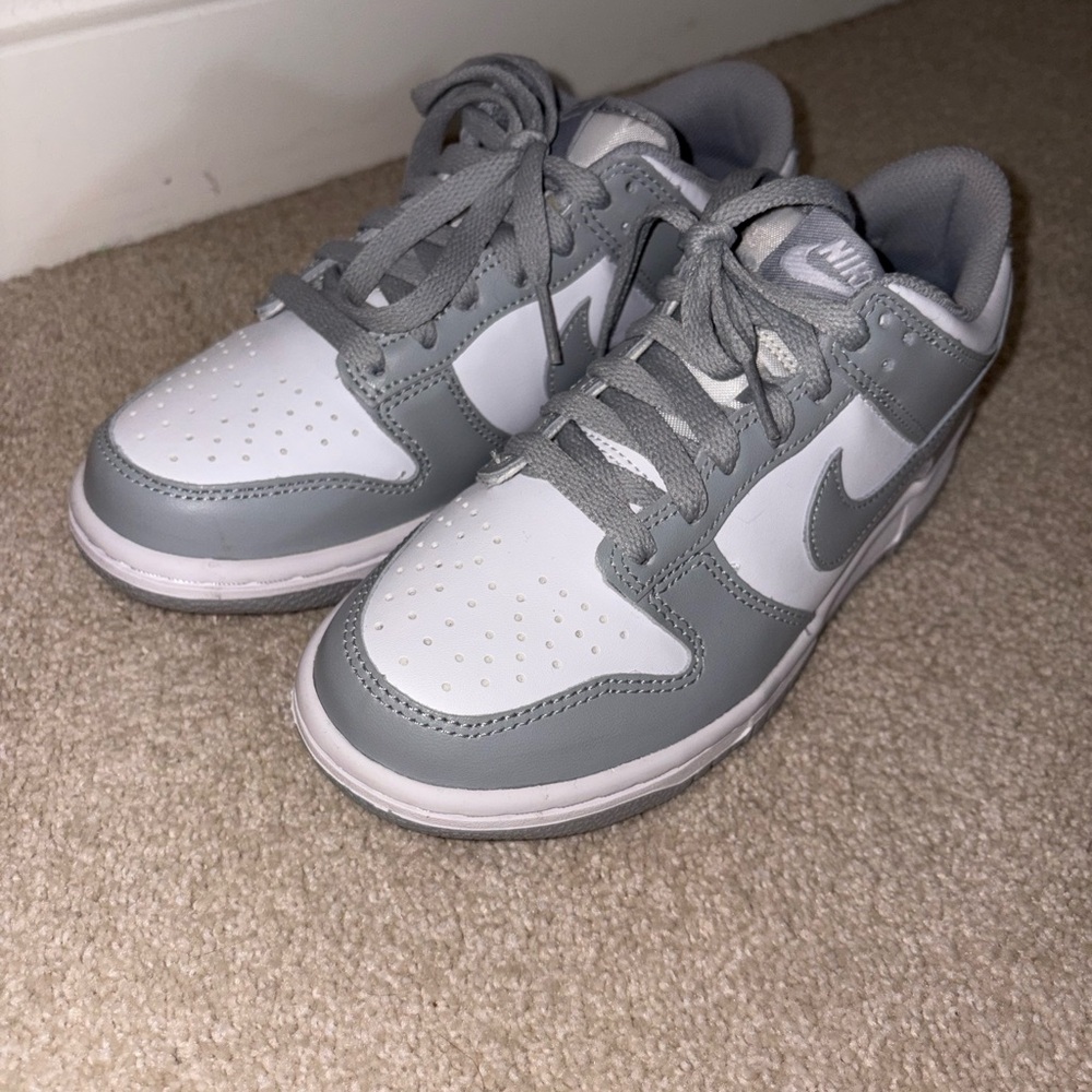 Nike Kids Sneakers in Gray and White